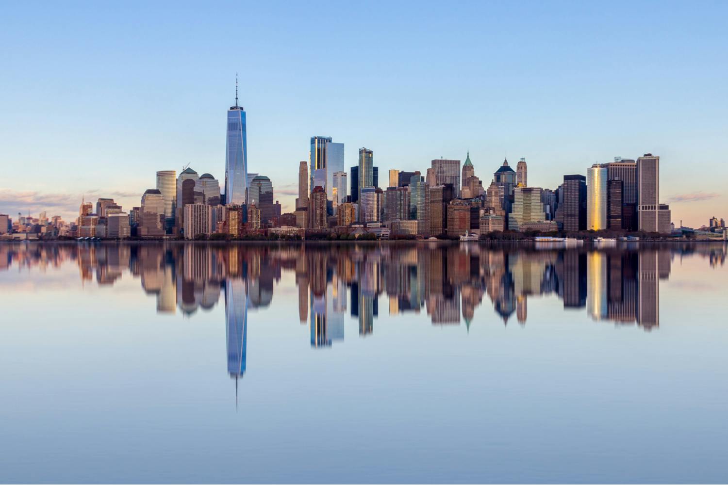 shutterstock 1158732421 1 New Yorkin Manhattan peilautuu vedestä